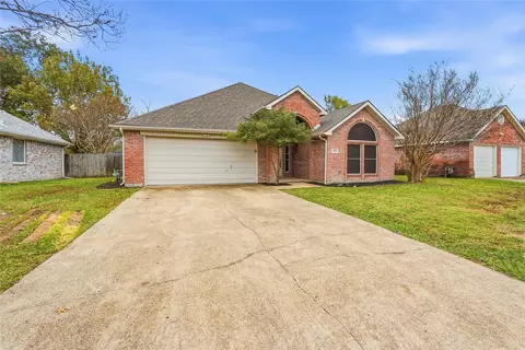 908 York St, Forney, TX 75126
