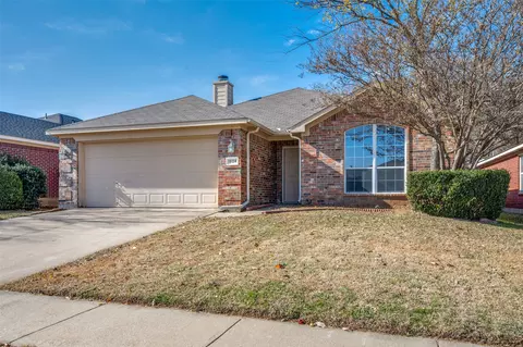 1924 Kingsbrook Trl, Fort Worth, TX 76120