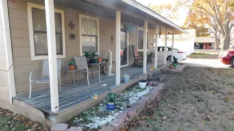 605 E Hunt St, Leonard, TX 75452