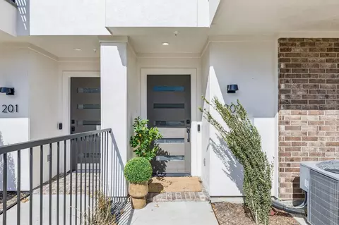 13900 Noel Rd #203, Dallas, TX 75240