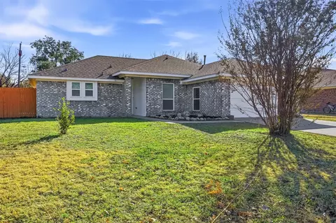 15 W Sharon Dr, Krum, TX 76249