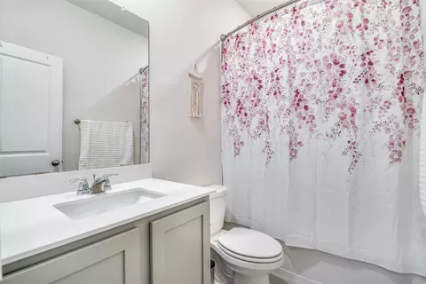Bath - 1605 Ackerly Dr, Forney, TX 75126 photo 3 of 3