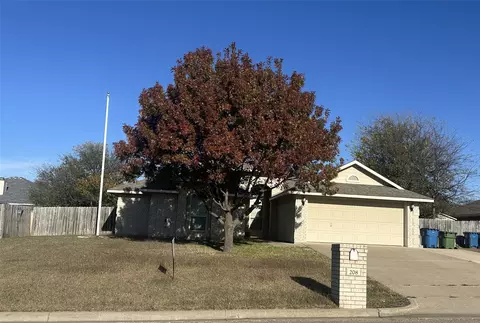 208 Pearl Dr, Hewitt, TX 76643
