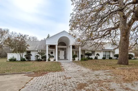 8400 Cardinal Ln, North Richland Hills, TX 76182