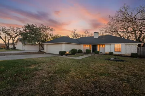 2333 Jenson Cir, Fort Worth, TX 76112