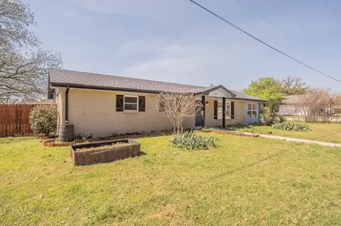 302 E Washington St, Alvord, TX 76225