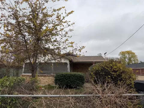 3331 Canada Dr, Dallas, TX 75212