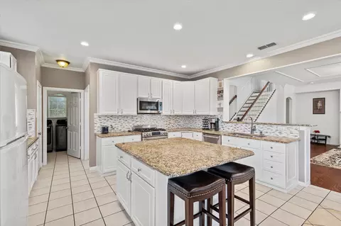 Kitchen - 8101 Freeman Dr, Rowlett, TX 75089 photo 4 of 5