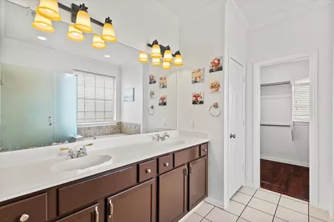 Bath - 8101 Freeman Dr, Rowlett, TX 75089 photo 2 of 6