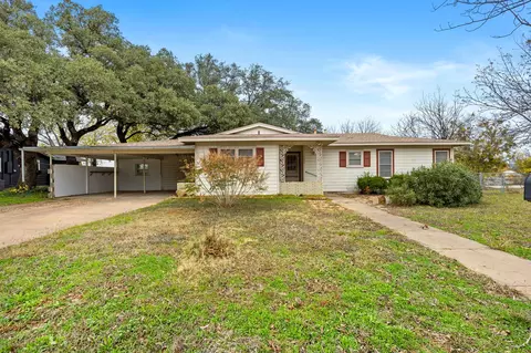 1002 W Woodlawn St, San Saba, TX 76877