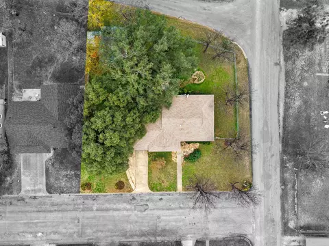 1002 W Woodlawn St, San Saba, TX 76877