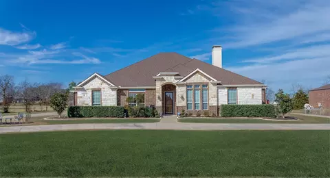 7732 Fall Creek Rd, Terrell, TX 75160
