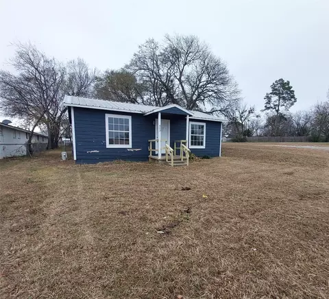 Exterior - 403 E Sears St, Denison, TX 75021 photo 1 of 4