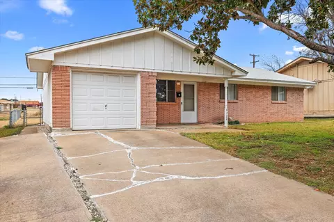 8724 Guadalupe Rd, Fort Worth, TX 76116