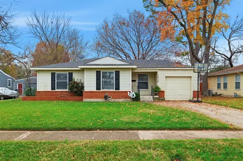 1212 W Lovers Ln, Arlington, TX 76013