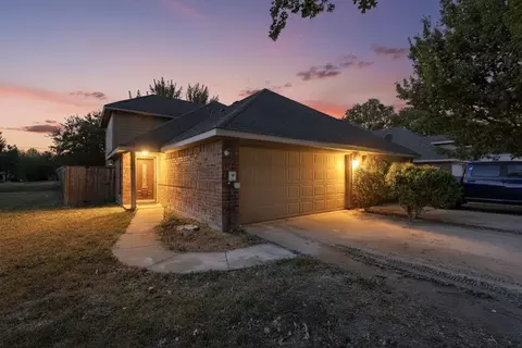 2760 Pike Dr, Lancaster, TX 75134