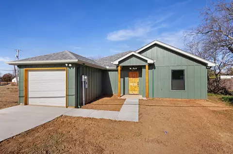 303 E Bois D Arc, Nocona, TX 76255