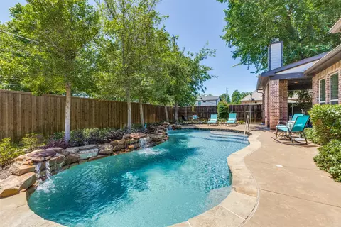 4008 N Cresthaven Rd, Dallas, TX 75209