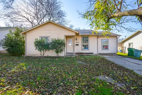 4320 Voncille St, Haltom City, TX 76117