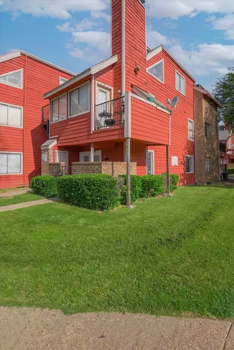 9825 N Walnut St #M103, Dallas, TX 75243