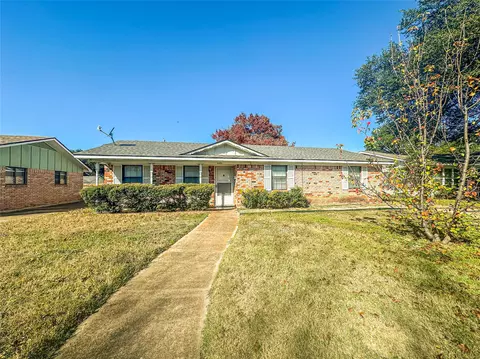 6401 Landmark Dr, Waco, TX 76710