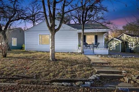 2129 Cardinal Ln, Fort Worth, TX 76111