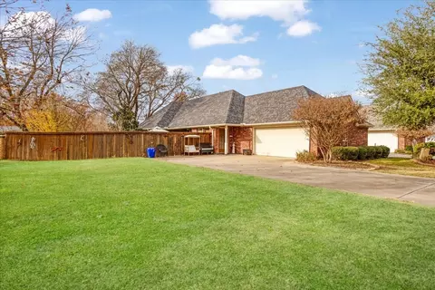 2700 Rex Cruse Dr, Sherman, TX 75092