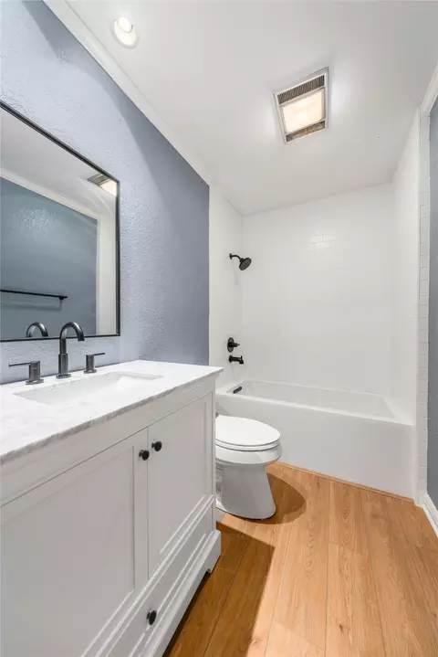 Bath - 3509 Heatherstone Cir, Waco, TX 76708 photo 5 of 6