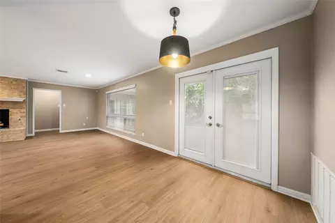 Living - 3509 Heatherstone Cir, Waco, TX 76708 photo 5 of 7