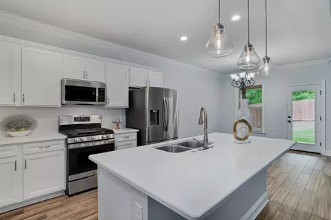 50 Crowder Dr, Benton, LA 71006