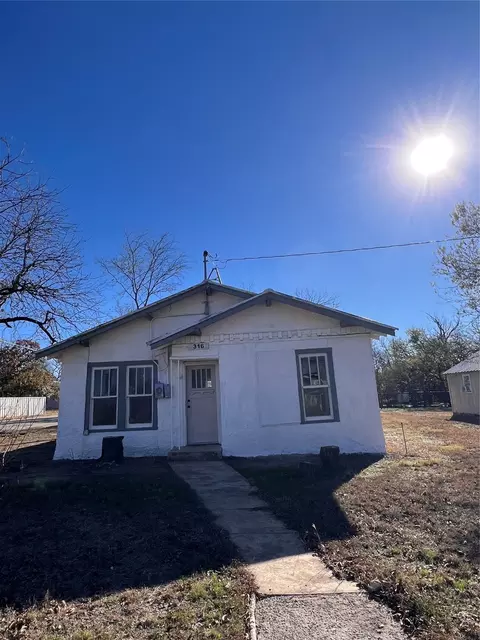 316 E 7th St, Coleman, TX 76834