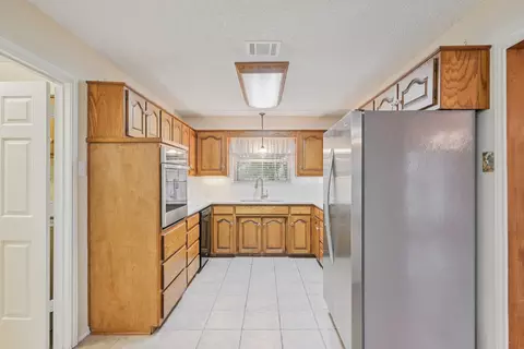 Kitchen - 103 Luther Ln, Heath, TX 75032 photo 3 of 3