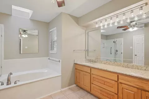 Bath - 103 Luther Ln, Heath, TX 75032 photo 3 of 5
