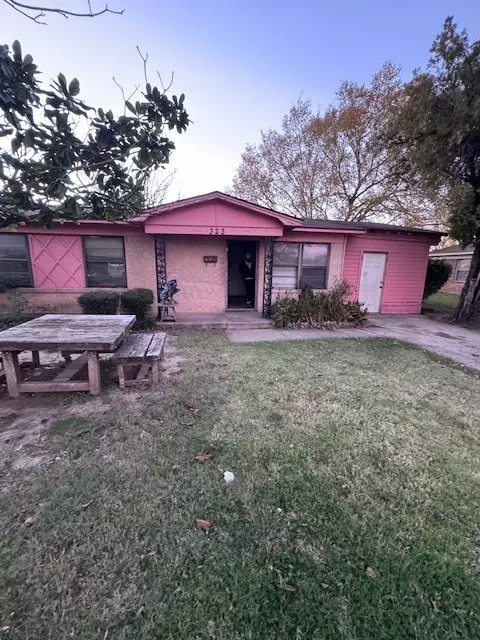 323 Satinwood Dr, Dallas, TX 75217