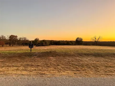 107 Rona Ln, Weatherford, TX 76088