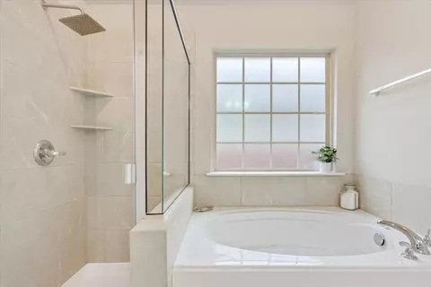 Bath - 2920 Samson Dr, Lorena, TX 76655 photo 3 of 4