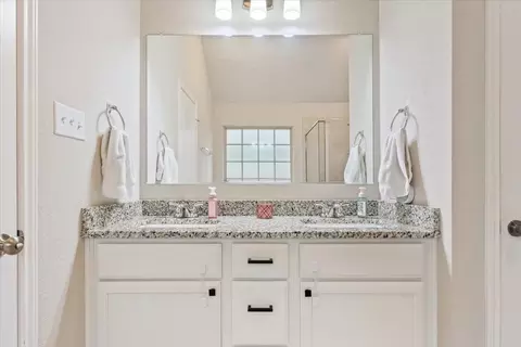 Bath - 2920 Samson Dr, Lorena, TX 76655 photo 2 of 4