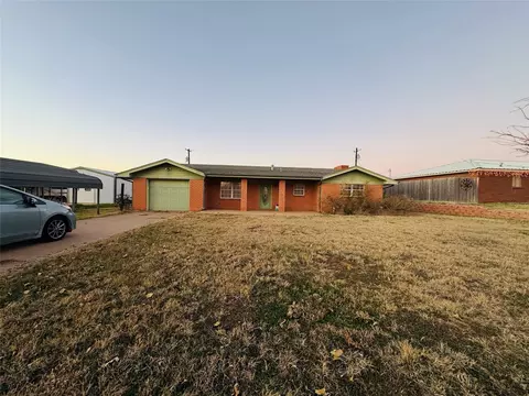 1111 E Sammy Baugh Ave, Rotan, TX 79546