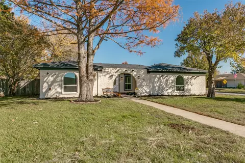 5900 Field Stone Ct, North Richland Hills, TX 76180