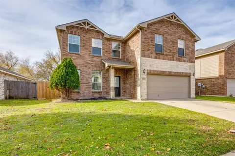 8453 Shallow Creek Dr, Fort Worth, TX 76179