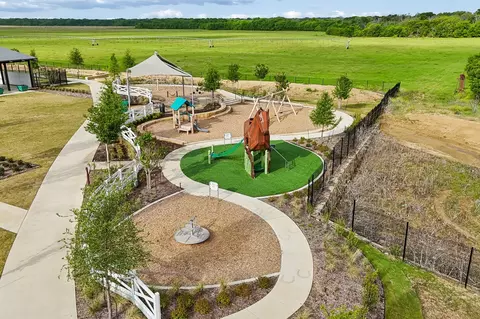 4109 Hawthorn Dr, Aubrey, TX 76227