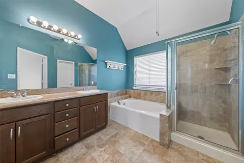 Bath - 10445 Condor Loop, Waco, TX 76708 photo 1 of 2