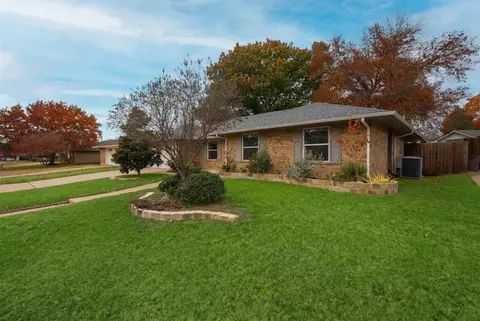 1205 Clover Hill Rd, Mansfield, TX 76063