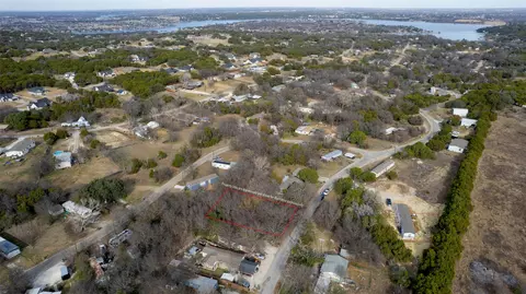 922 Pawnee Trl, Granbury, TX 76048