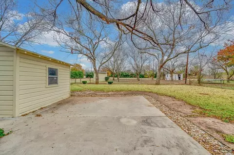 136 Bowie St, Mcgregor, TX 76657 photo 27