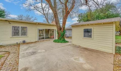 136 Bowie St, Mcgregor, TX 76657 photo 26
