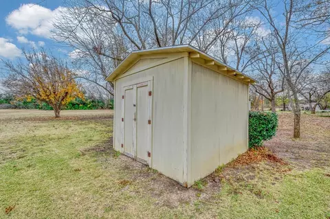 136 Bowie St, Mcgregor, TX 76657 photo 30