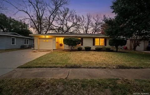 136 Bowie St, Mcgregor, TX 76657 photo 32