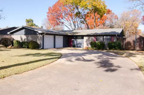 241 Hedgerow Ln, Lewisville, TX 75057