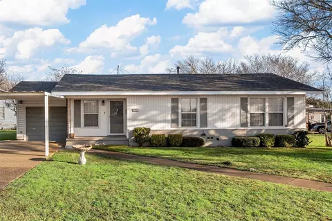 1307 W 5th St, Mcgregor, TX 76657